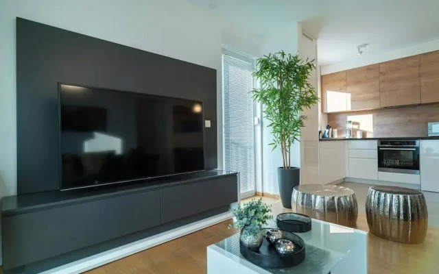 Apartment Wing 77