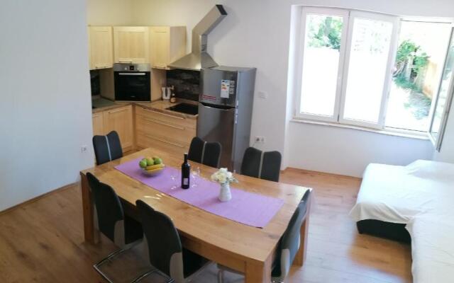 APARTMENT "B" 50 m from the beach