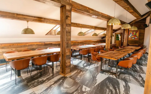 HOW Boutique and Hotel