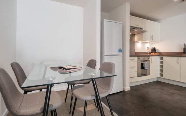 Bright, Stylish 2BR Apartment in Central Sheffield