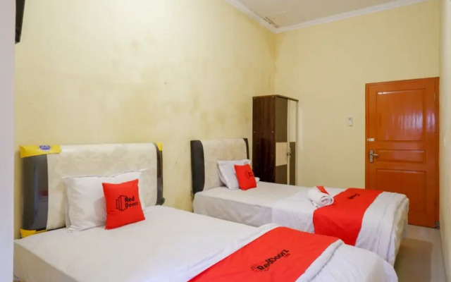 RedDoorz near Sleman City Hall 3