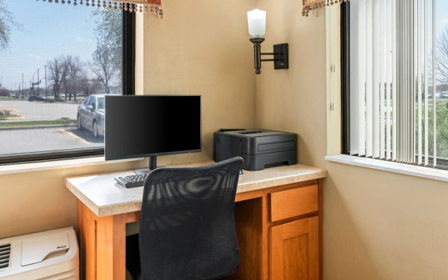 Days Inn by Wyndham Grand Forks Columbia Mall