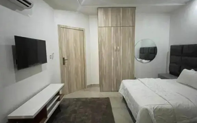 4 bedroom apartment available osapa
