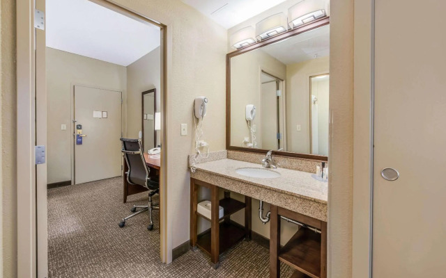 Comfort Suites Chicago O'Hare Airport