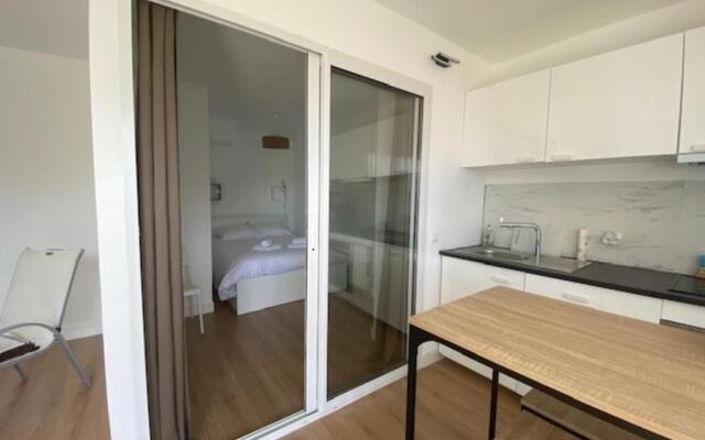 Beautiful Flat For 4 Very Closed To The Beach