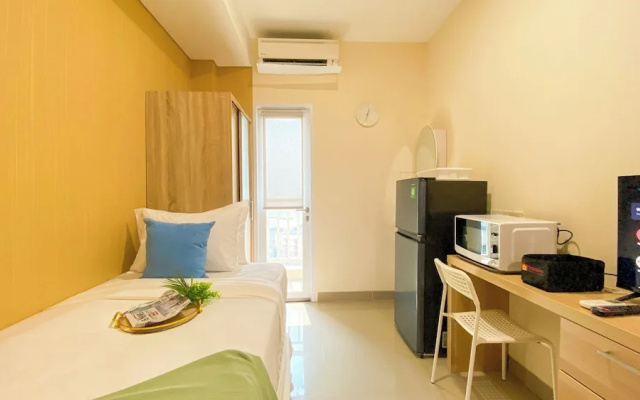 Minimalist And Compact Studio (No Kitchen) At Apartment B Residence – Guest Rooms – Legok