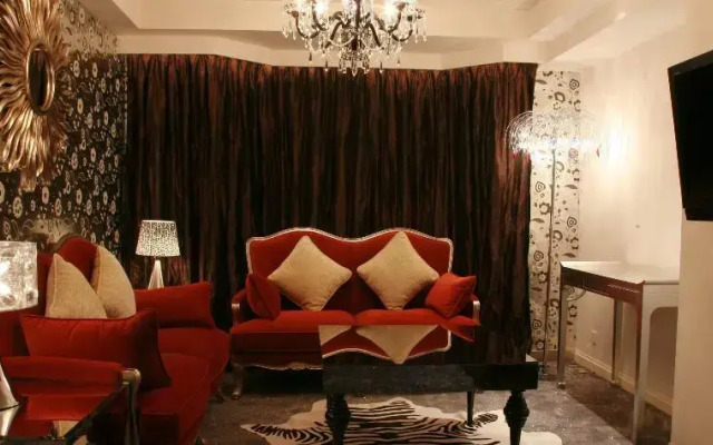 The Luxe Manor