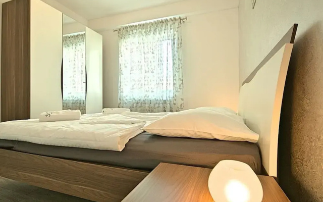 Modern Apartment with Private Covered Terrace Near Porec And 900 M From the Beach - Apartment in Porec - Photo 4