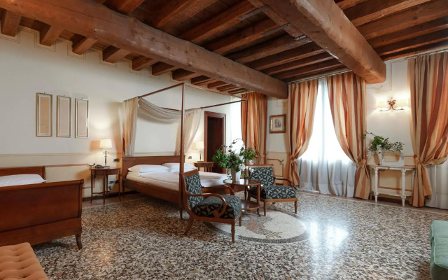 Hotel Villa Policreti