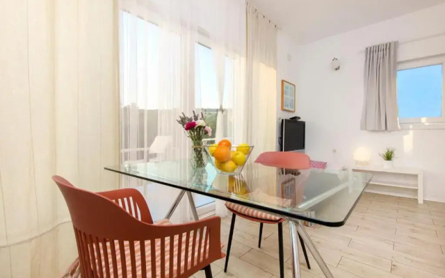 The Whitehouse Apartments