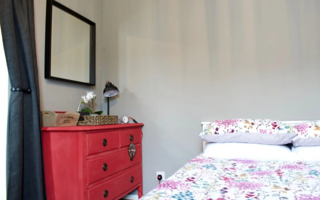 Homely Wee Leith Walk Retreat With Outdoor Space