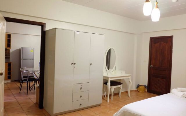 Lomsabai Apartments