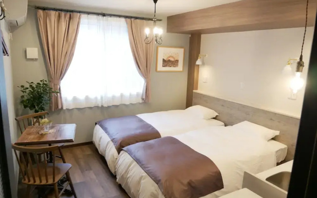 7 Rooms Hotel & Cafe