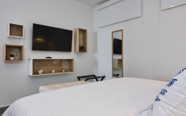 Luxury 2-Bedroom Condo with Ocean and Sunset Views
