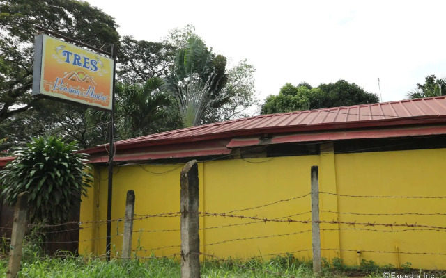 Tres Pension House