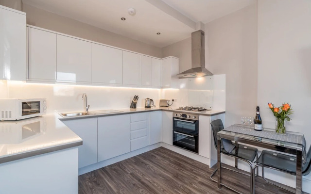 Silver Lining Charming Meadowbank Flat