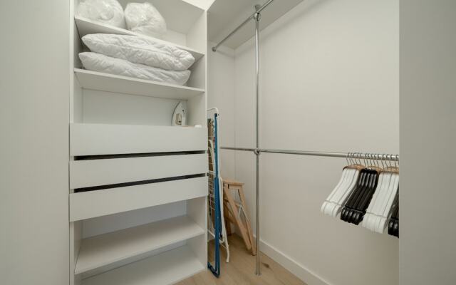 Bright & Peaceful Apartment by Renters