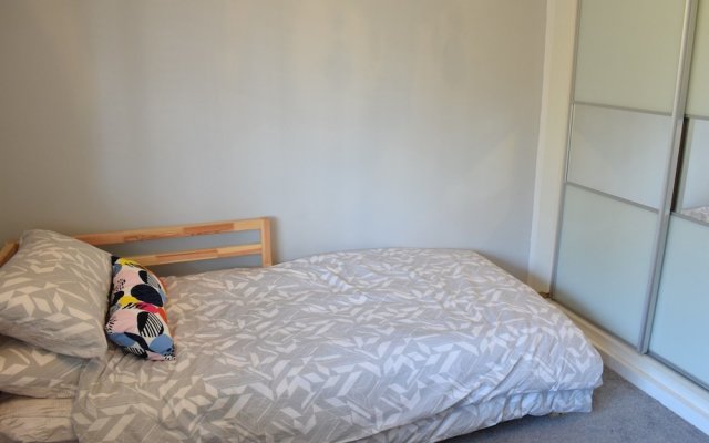 2 Bedroom Maisonette In Islington