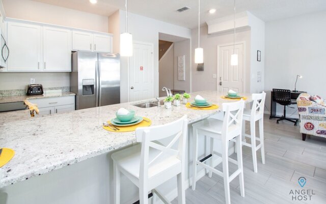 Spacious 4B Family-friendly Townhome Near Disney!