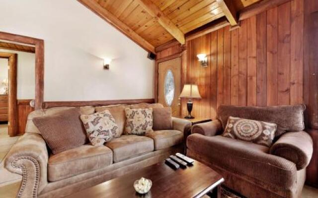 Bears Den In Moonridge