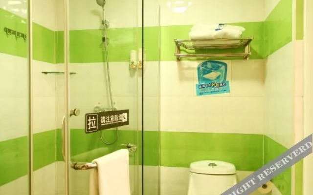7 Days Hotel (Dongguan Shijie Center Jiarong Plaza)