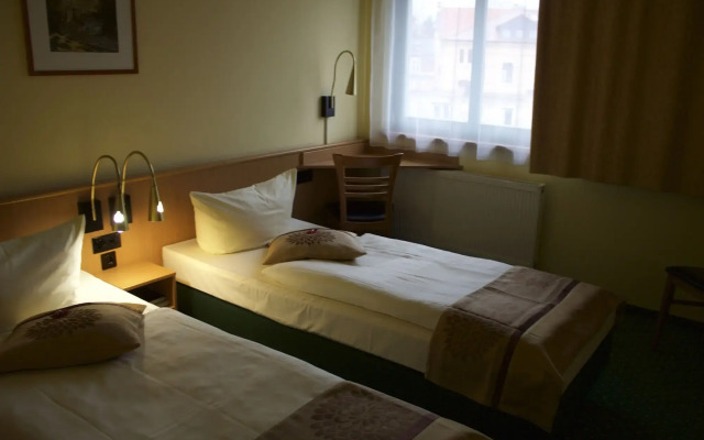 Acron Hotel