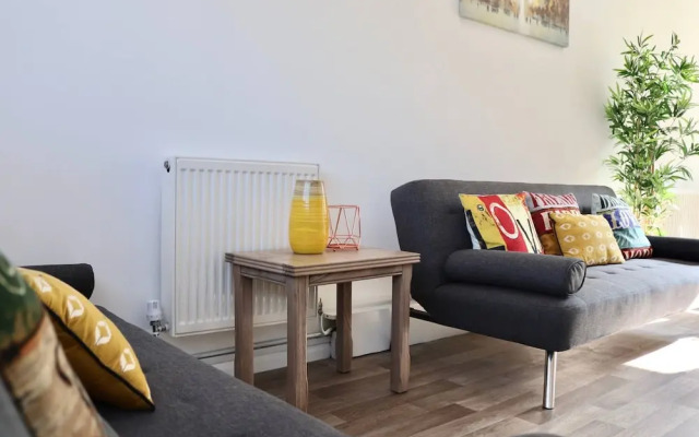 Skyvillion - Valley Way - 3bed House In Stevenage