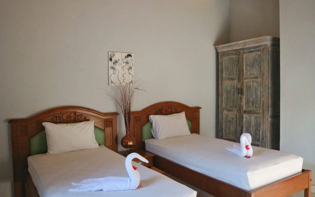 Louto Dmell Guesthouse & Villa