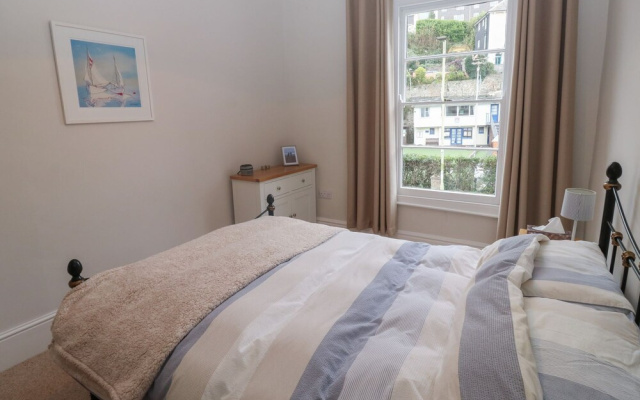 The English School, Flat 2