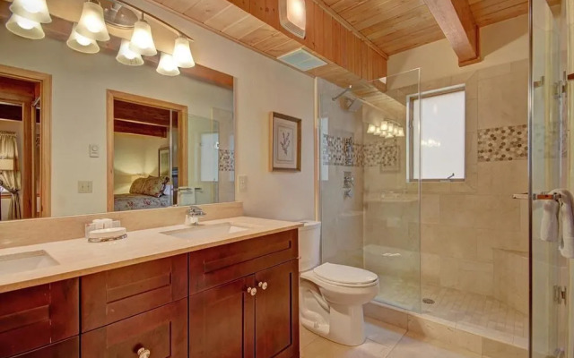 Black Bear 5 Br Home by RedAwning