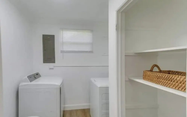 3BR Charming Retreat W & Deck & Wifi