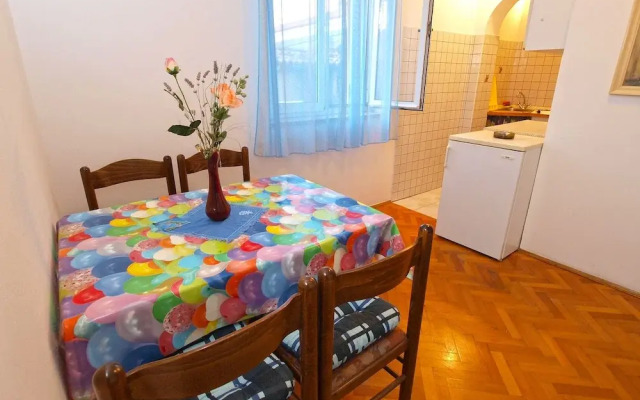 Apartment 977