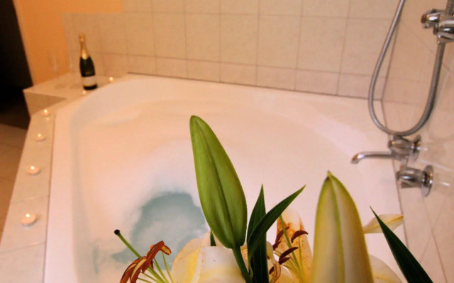 Elphin Motel & Serviced Apartments