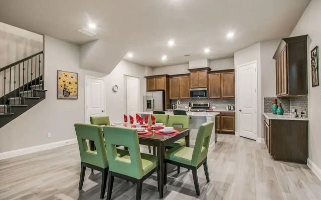 Beautiful furnished 3 bedroom Allen Home