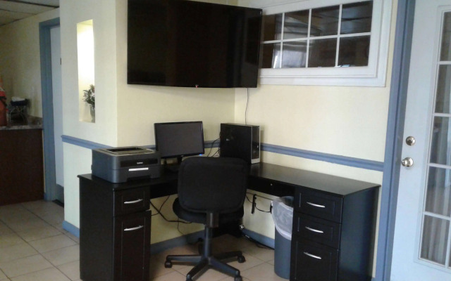 Days Inn by Wyndham Alexandria South