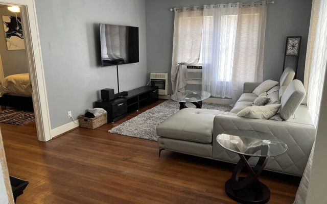 Cozy Downtown 2 Bedroom home