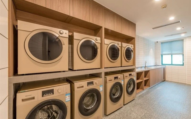 Rezen Select - Ningbo Railway Station, Tianyi Square