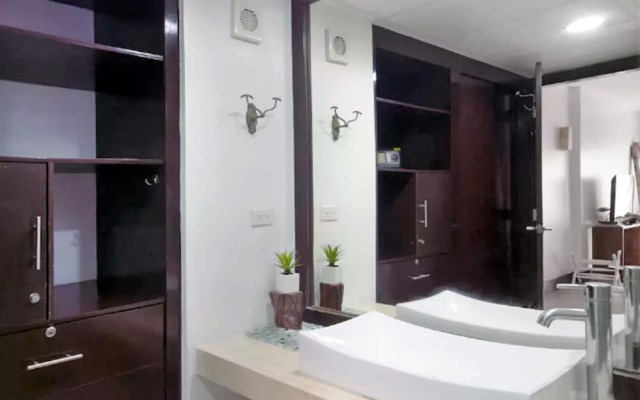 Aldea Thai Jr Suite by SunandSea