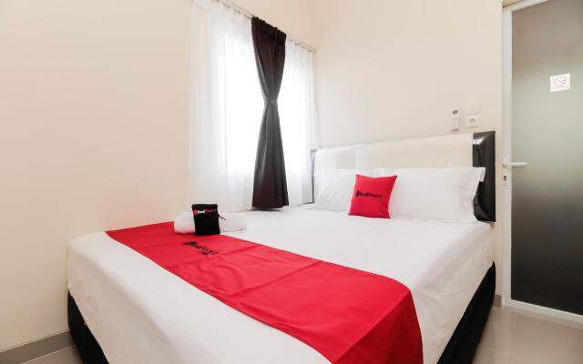 RedDoorz near Soekarno Hatta Airport