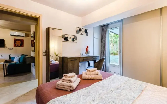Urban Living Minicasa Nomad - Kalamata s Hideaway