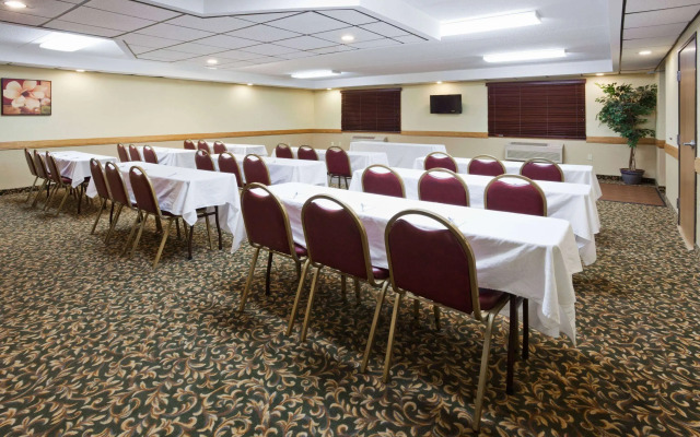 AmericInn by Wyndham Fargo West Acres