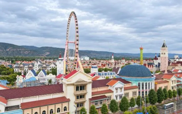 Longqin Hotel (Xinhua Lian Tongmeng Amusement Park) – Outside – Xining