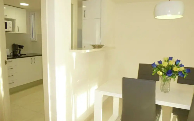 Quaint Apartment in Roses near Nova Sand Beach