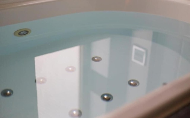 Hotel Mine (Love Hotel)