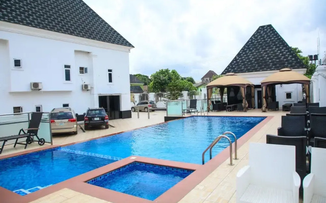 PoshLux Executive Hotel