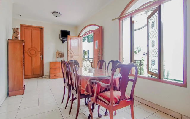 OYO 90094 Gayatri Residence