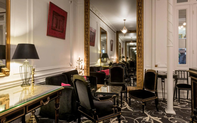 Peyris Opera Hotel