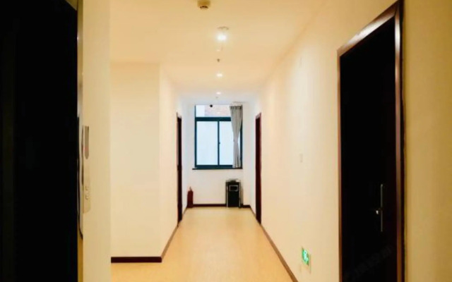 Qingcheng Jushang Yite Hotel (Peace Park Subway Station)