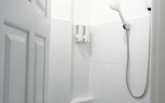 ROOM 218 - Dorm for rent - Adults Only