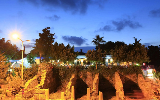 Leda Beach Hotel